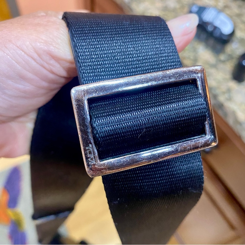 Tumi Black Leather Crossbody “ Map Bag” pre-loved , nice looking Tumi —Unisex - Picture 8 of 16